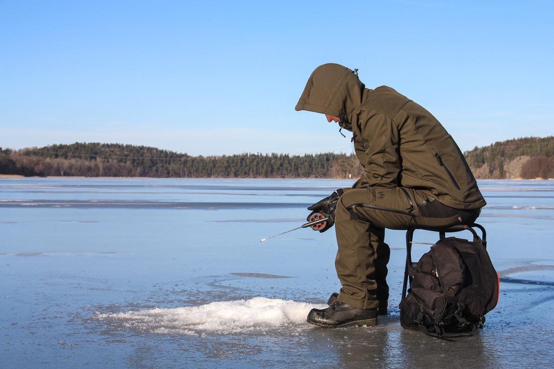 jaktkläder med god vattentäthet i natur