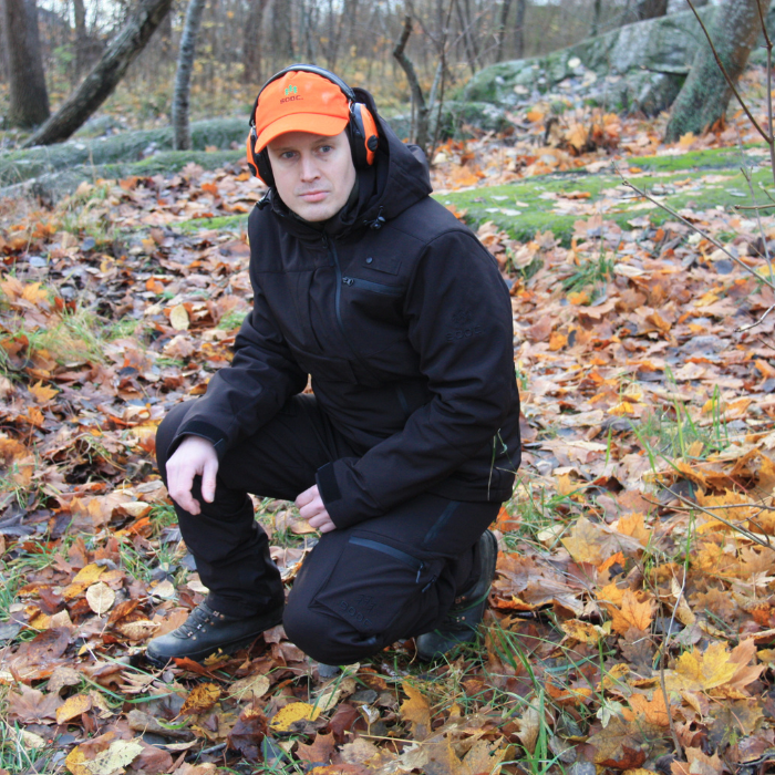 tysta jaktkläder vid smygjakt i skog